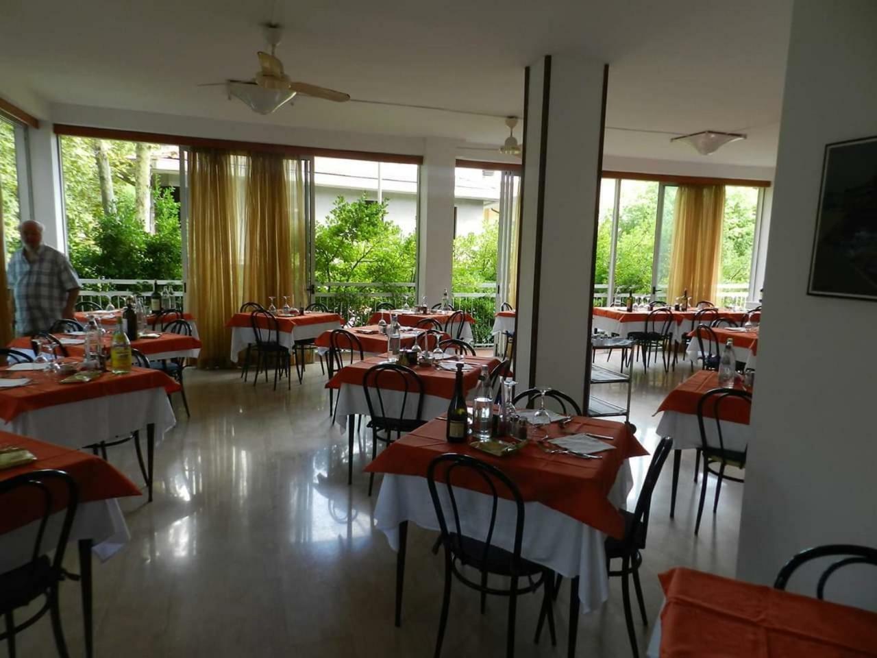 Hotel Ville De Paris 리치오네 외부 사진