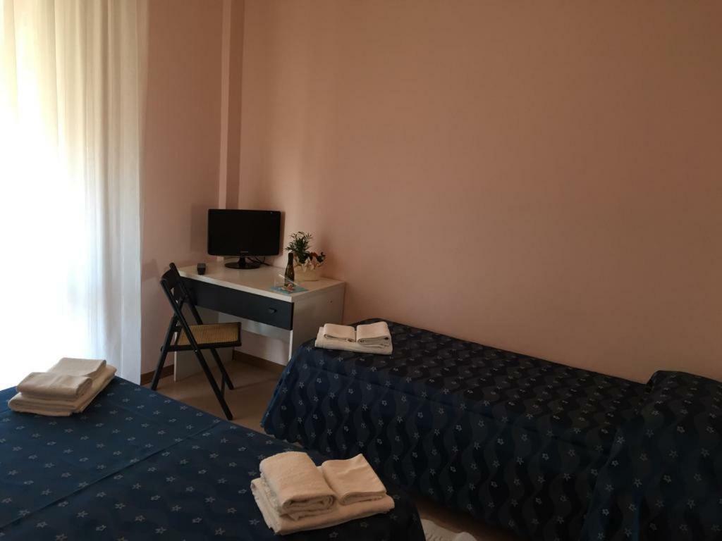 Hotel Ville De Paris 리치오네 외부 사진