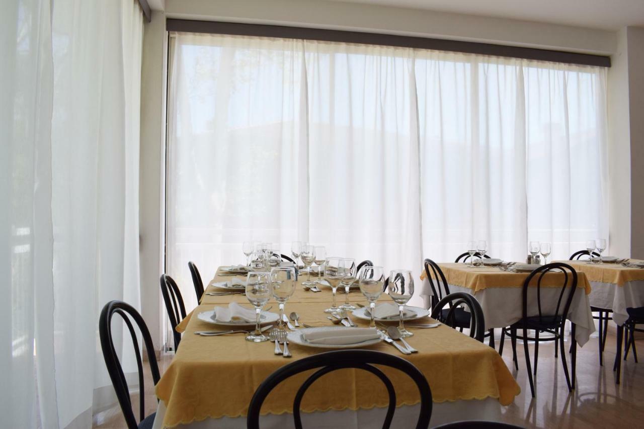 Hotel Ville De Paris 리치오네 외부 사진